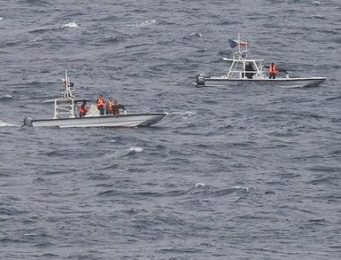 «Θερμή» υποδοχή τω Ιρανών στο USS George H W Bush: Το περικύκλωσαν 20 ιρανικά σκάφη